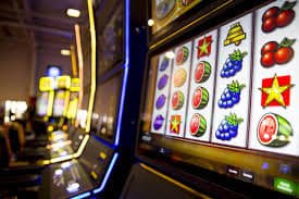 88chips မိုဘိုင်းအက်ပ် Myanmar ဖုန်းတွင် Live Casino ကစားနေသည့် မြင်ကွင်း